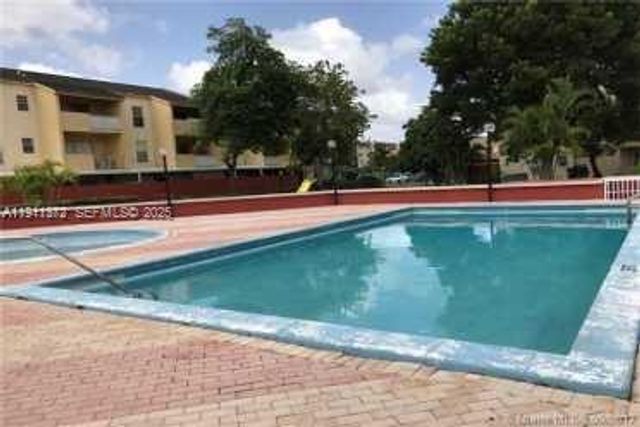 6195 W 18th Ave G324, Hialeah, FL 33012