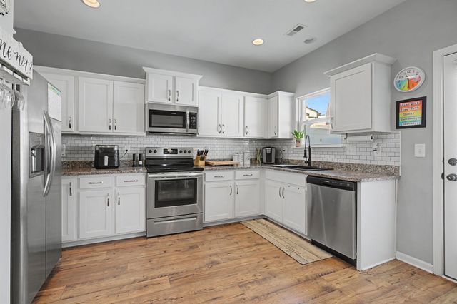 202 Bell Forge Ct, White Bluff, TN 37187