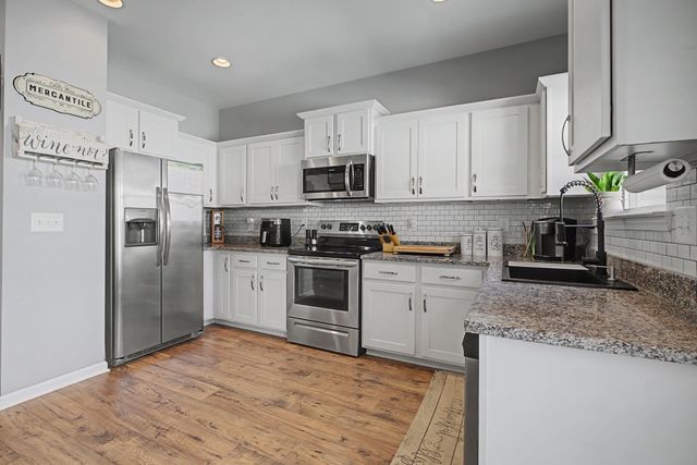 202 Bell Forge Ct, White Bluff, TN 37187