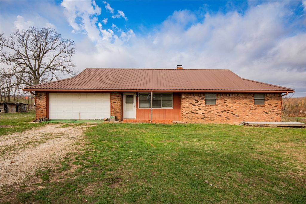 12085 N Jackson Highway, Lincoln, AR 72744