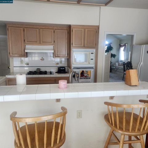331 Avalon Cir, Pittsburg, CA 94565