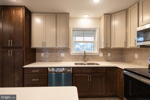 127 THOROUGHBRED TER, Martinsburg, WV 25404