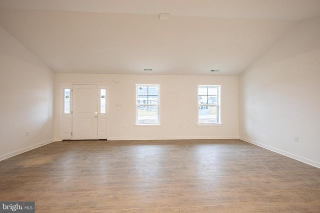 127 THOROUGHBRED TER, Martinsburg, WV 25404