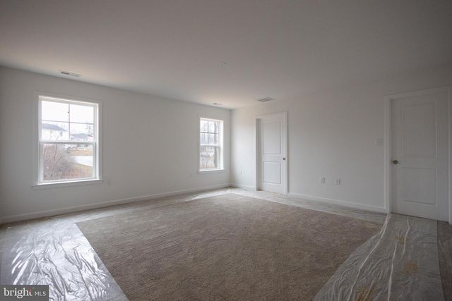 127 THOROUGHBRED TER, Martinsburg, WV 25404