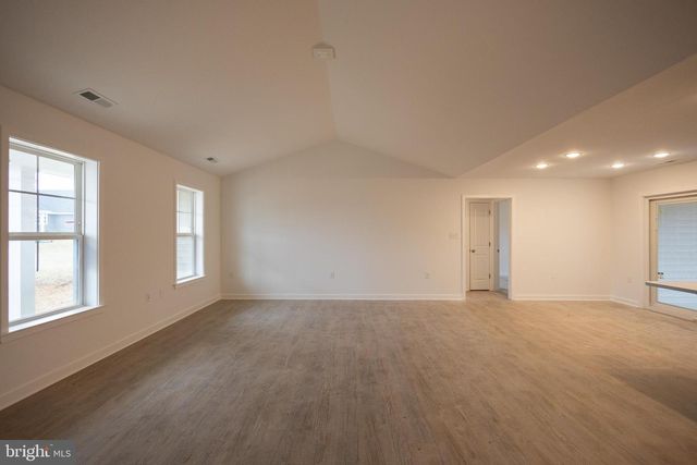 127 THOROUGHBRED TER, Martinsburg, WV 25404