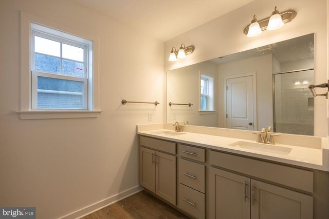 127 THOROUGHBRED TER, Martinsburg, WV 25404