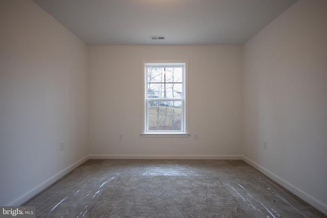 127 THOROUGHBRED TER, Martinsburg, WV 25404