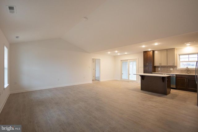 127 THOROUGHBRED TER, Martinsburg, WV 25404