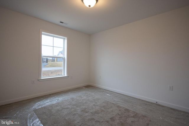 127 THOROUGHBRED TER, Martinsburg, WV 25404