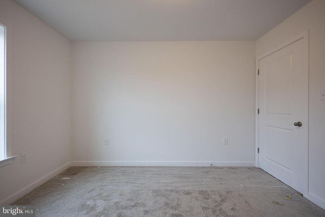 127 THOROUGHBRED TER, Martinsburg, WV 25404