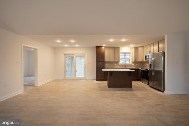 127 THOROUGHBRED TER, Martinsburg, WV 25404