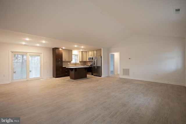 127 THOROUGHBRED TER, Martinsburg, WV 25404