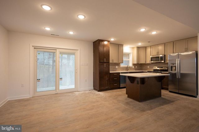 127 THOROUGHBRED TER, Martinsburg, WV 25404