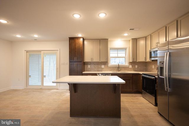 127 THOROUGHBRED TER, Martinsburg, WV 25404