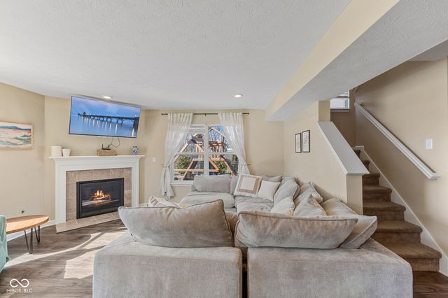 6905 W Wintergreen Court, Mccordsville, IN 46055