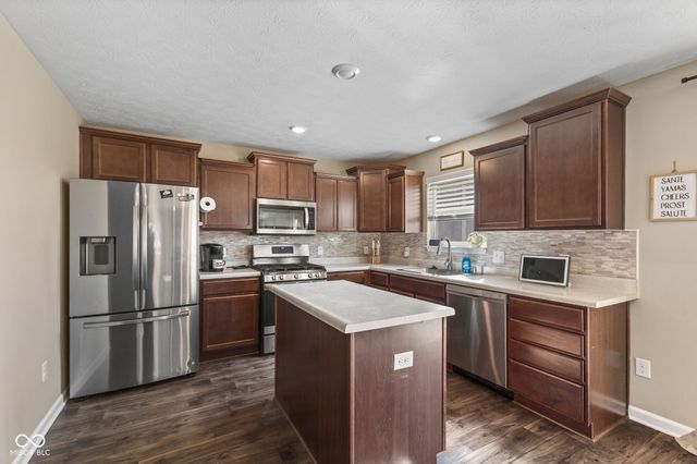 6905 W Wintergreen Court, Mccordsville, IN 46055