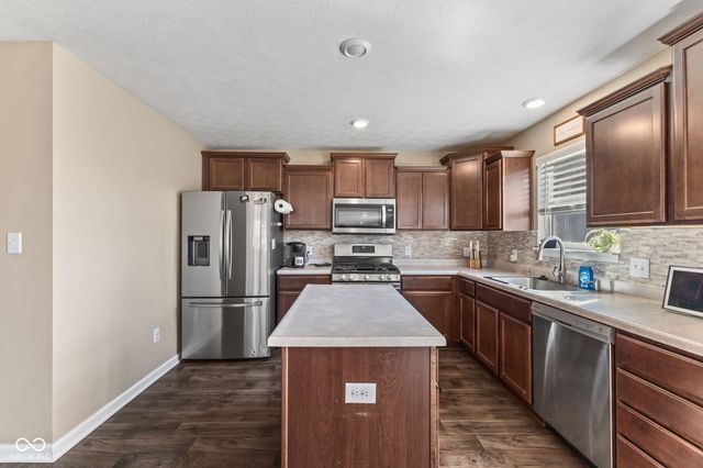 6905 W Wintergreen Court, Mccordsville, IN 46055