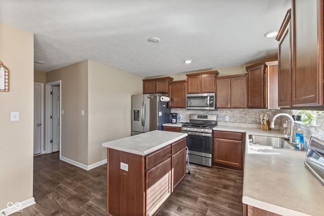 6905 W Wintergreen Court, Mccordsville, IN 46055