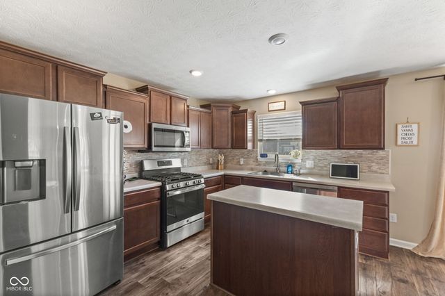 6905 W Wintergreen Court, Mccordsville, IN 46055