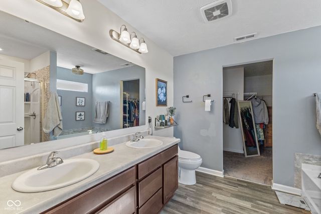 6905 W Wintergreen Court, Mccordsville, IN 46055