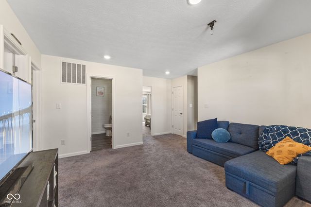 6905 W Wintergreen Court, Mccordsville, IN 46055