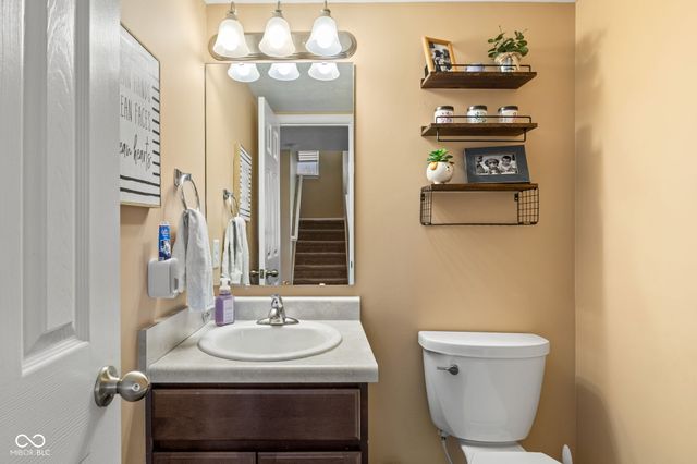 6905 W Wintergreen Court, Mccordsville, IN 46055