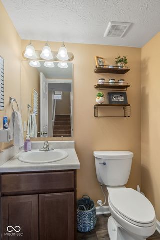 6905 W Wintergreen Court, Mccordsville, IN 46055