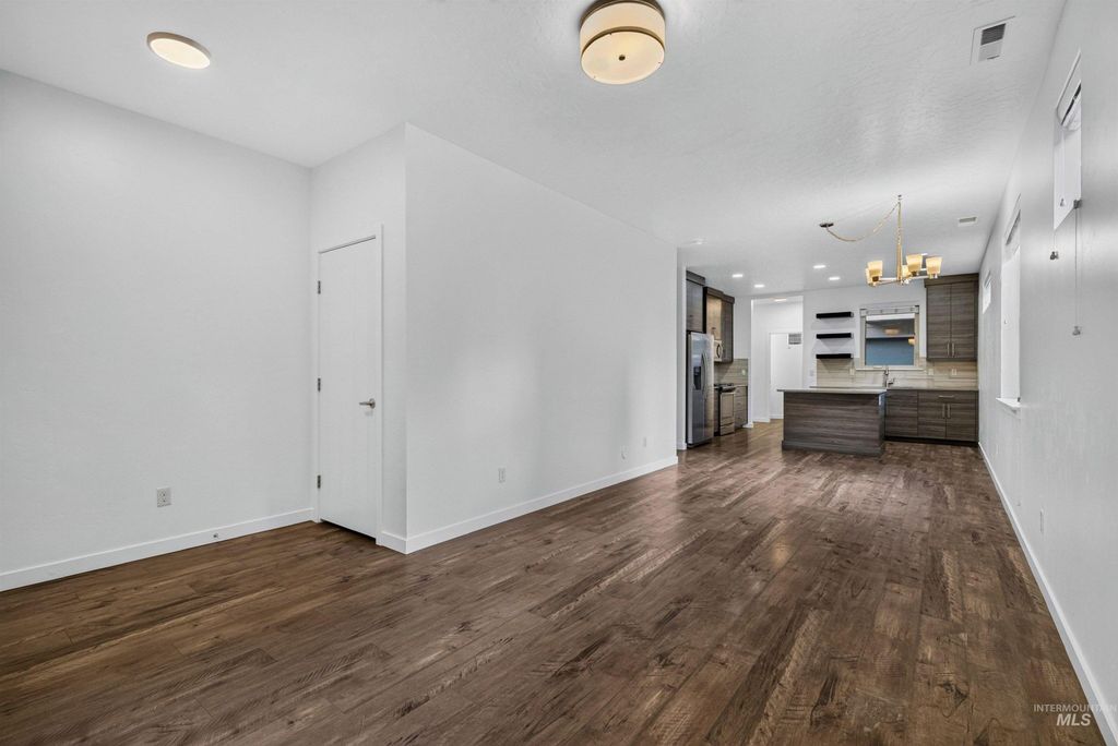 225 E 36th Street, Garden City, ID 83714 photo 4