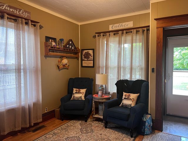 132 W FRANKLIN Street W, Paxton, IL 60957