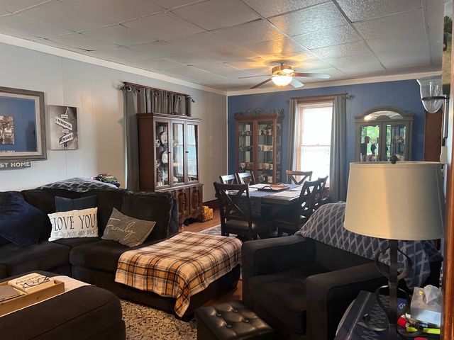 132 W FRANKLIN Street W, Paxton, IL 60957