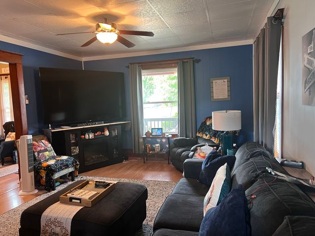 132 W FRANKLIN Street W, Paxton, IL 60957