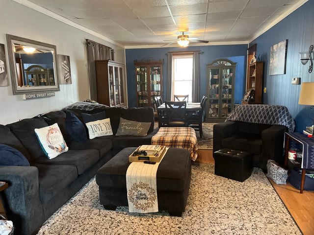 132 W FRANKLIN Street W, Paxton, IL 60957