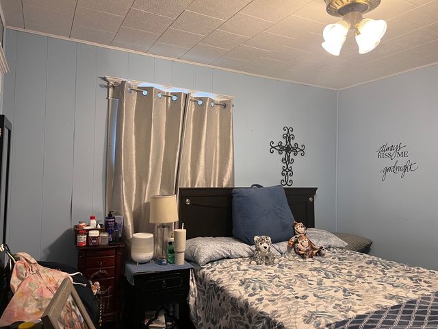 132 W FRANKLIN Street W, Paxton, IL 60957