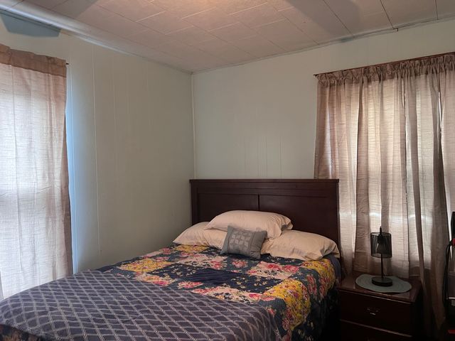 132 W FRANKLIN Street W, Paxton, IL 60957