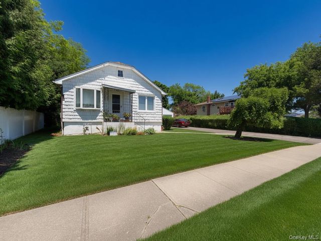 1 Trebor Road, Massapequa, NY 11758