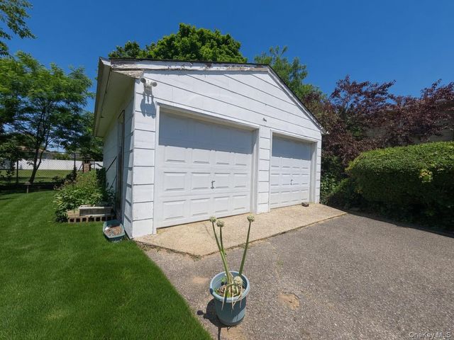 1 Trebor Road, Massapequa, NY 11758