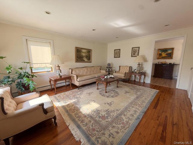 1 Trebor Road, Massapequa, NY 11758