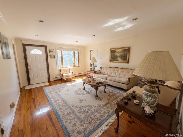 1 Trebor Road, Massapequa, NY 11758