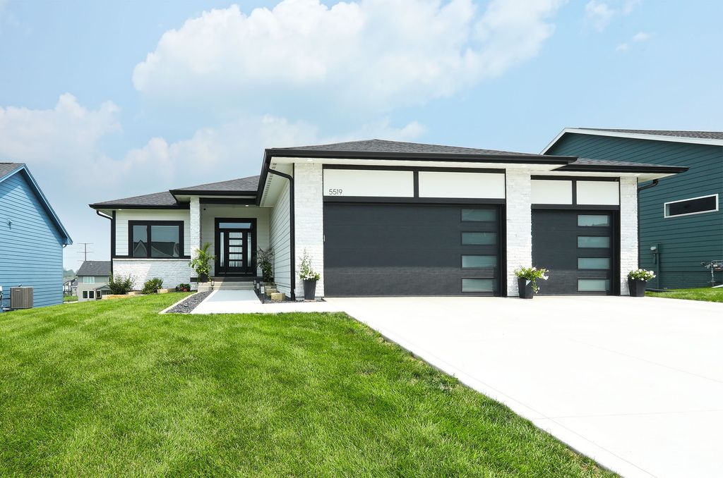 5519 164th Street, Urbandale, IA 50323