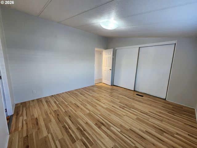 2804 Se COURTNEY Ave 12, Milwaukie, OR 97222