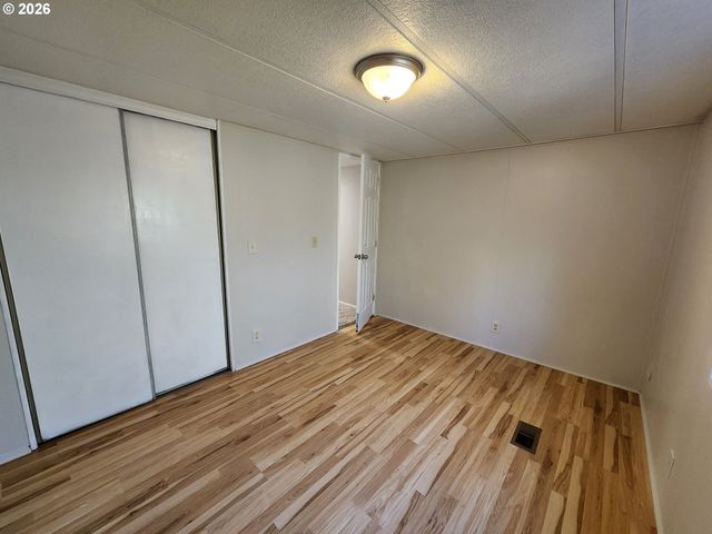 2804 Se COURTNEY Ave 12, Milwaukie, OR 97222