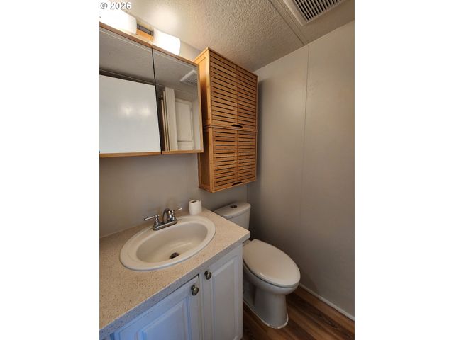 2804 Se COURTNEY Ave 12, Milwaukie, OR 97222