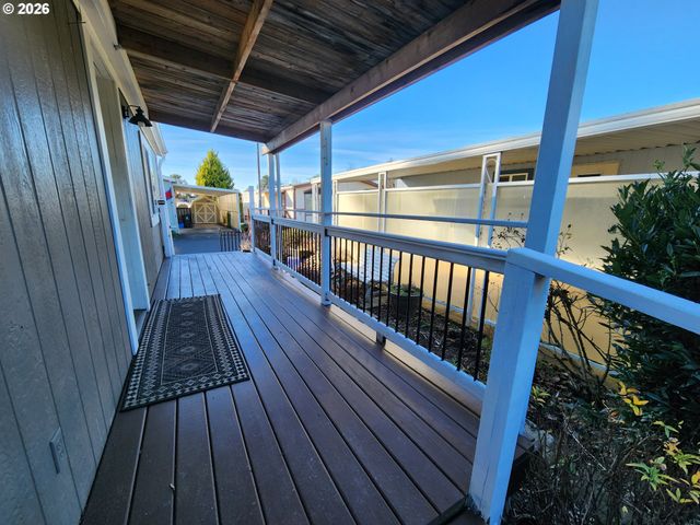 2804 Se COURTNEY Ave 12, Milwaukie, OR 97222