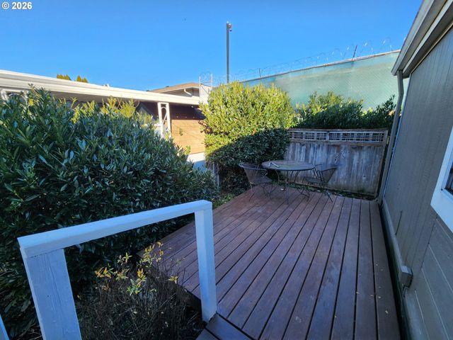 2804 Se COURTNEY Ave 12, Milwaukie, OR 97222