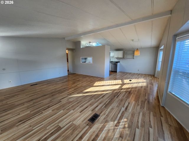 2804 Se COURTNEY Ave 12, Milwaukie, OR 97222