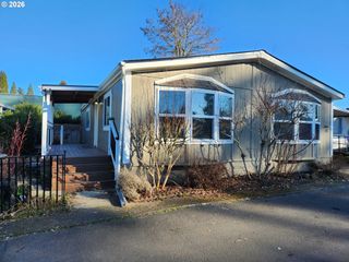 2804 Se COURTNEY Ave 12, Milwaukie, OR 97222
