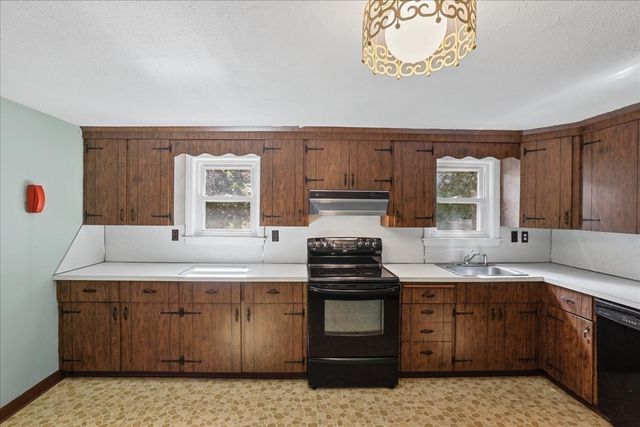 25 Eaton Rd, Dedham, MA 02026