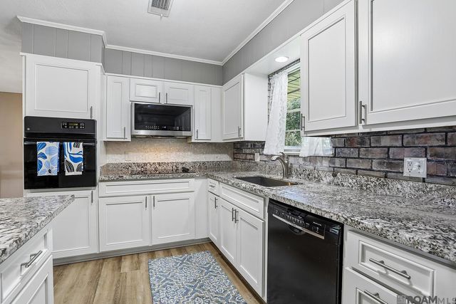 1556 Worsham Dr, Zachary, LA 70791