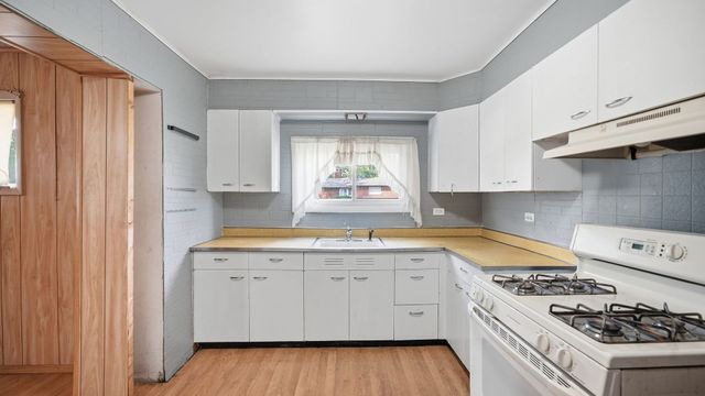 3041 Sherwood Avenue, Markham, IL 60428