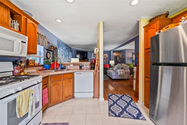 901 33rd Street SW, Bondurant, IA 50035